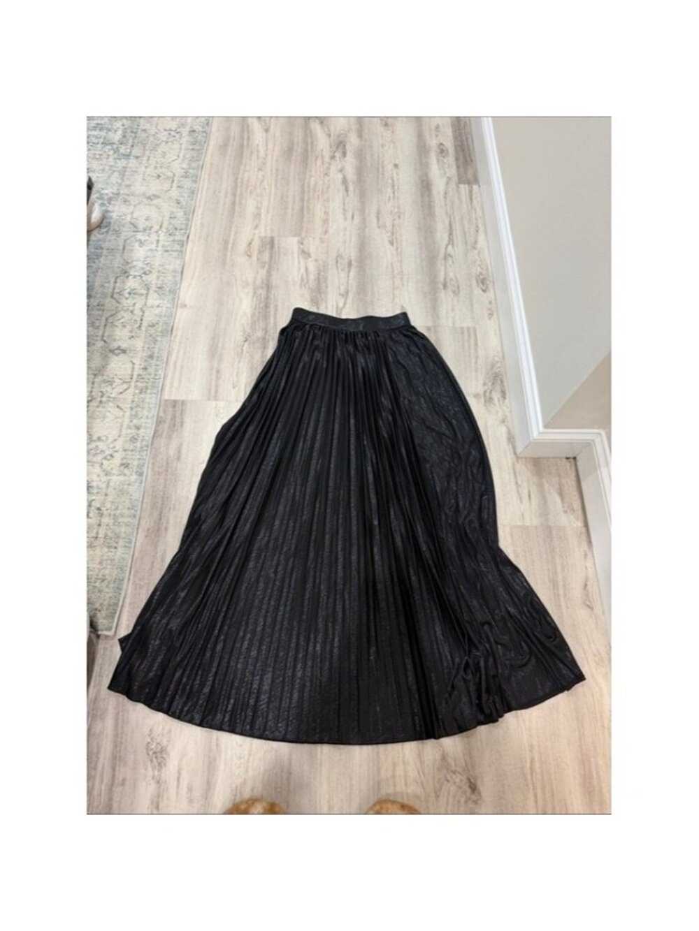 Black Pleated Maxi Skirt left slit size large - Picture 2 of 7